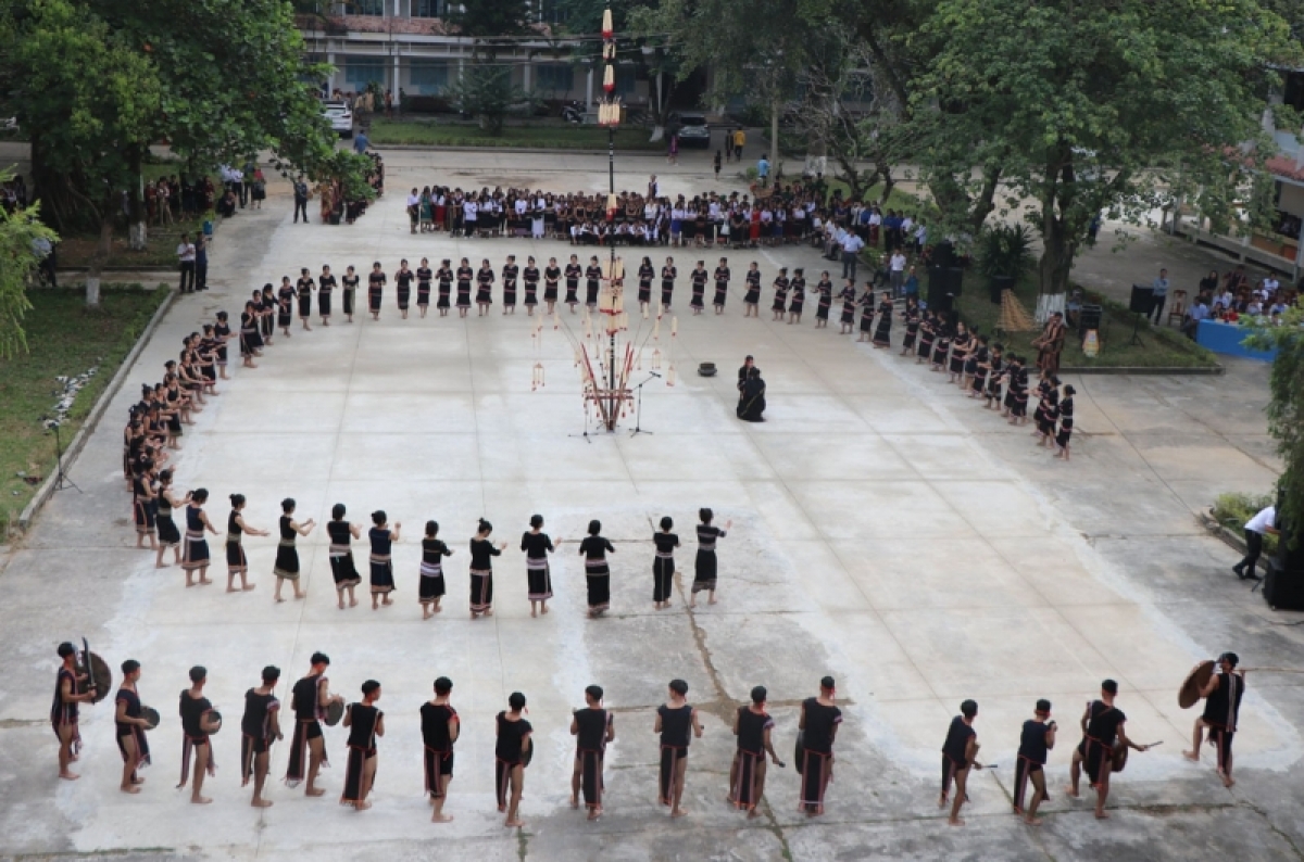 

Vâ chê 900 ngế hok tro veăng mơdĭng tŏn chêng - kơhnhon xuăng
