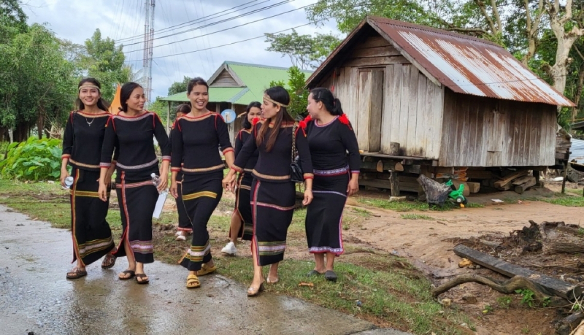 Làng bol soh àu kòn cau tus bal Ngai chờ