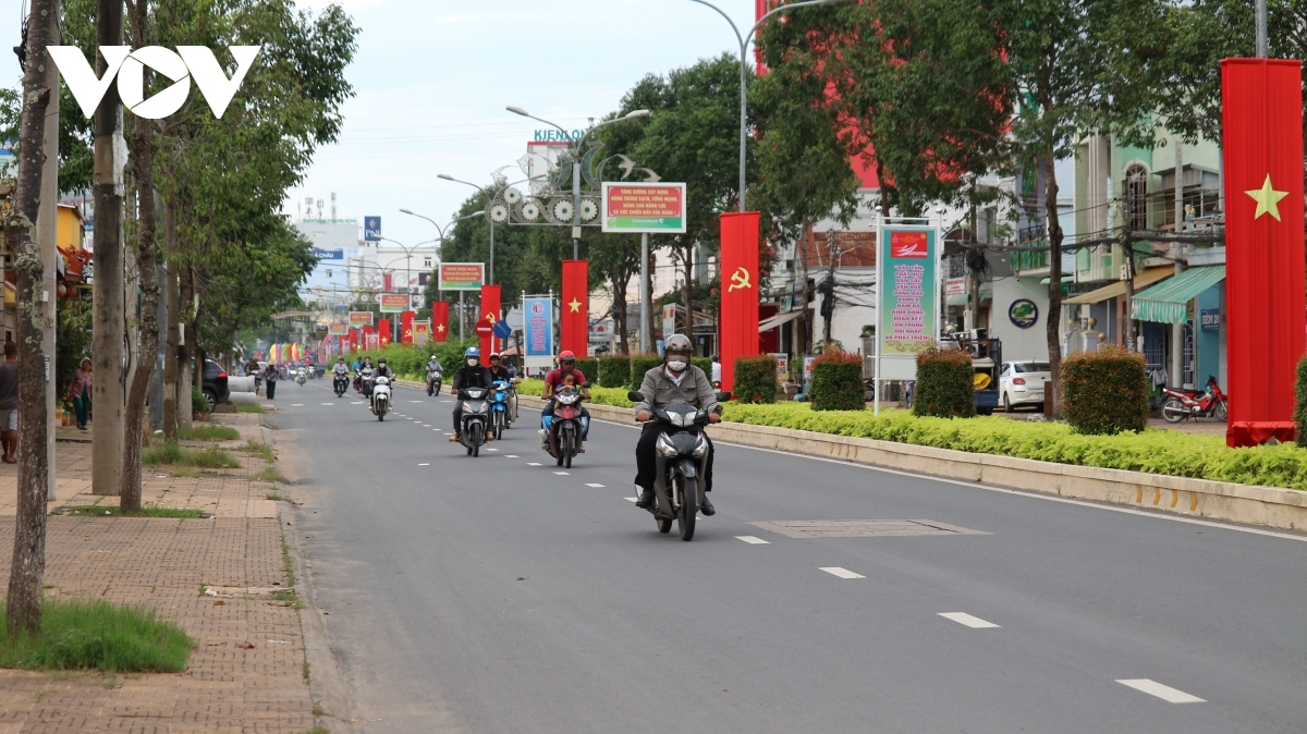 Tuyến đường trung tâm thành phố được trang trí đẹp.