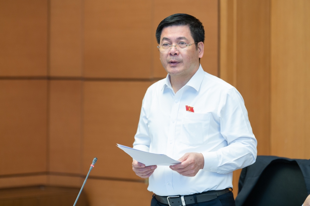 Bộ trưởng Công Thương Nguyễn Hồng Diên tại cuộc họp tổ sáng 2/11.