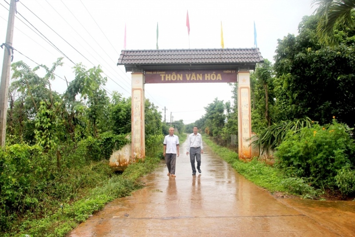 
Jăl trong ƀê tŏng tơroh thôn 17 hăm anih jang xăh jing tơdrong jang đei đơ̆ng tơguăt tơguăl, drơ̆ng lăp đơ̆ng kon pơlei.