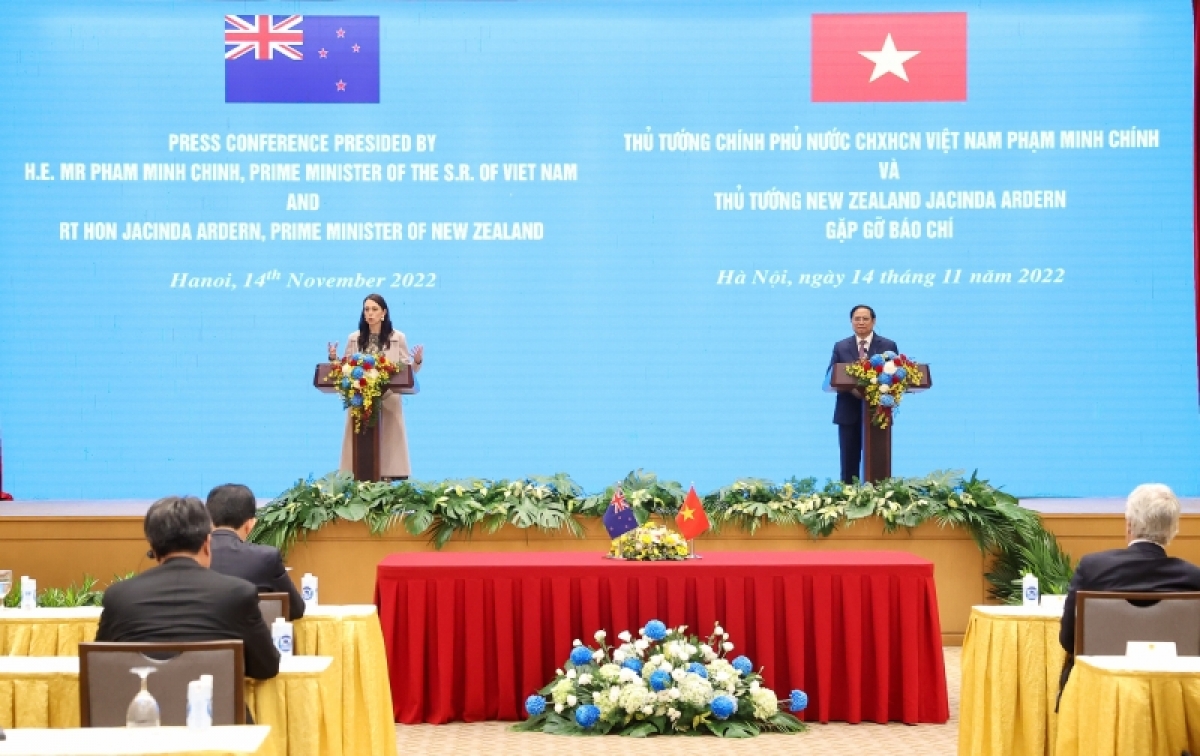 Thủ tướng ồng Phạm Minh Chính mờ Thủ tướng lơgar New Zealand tìp măt mờ cau lơh ƀăo