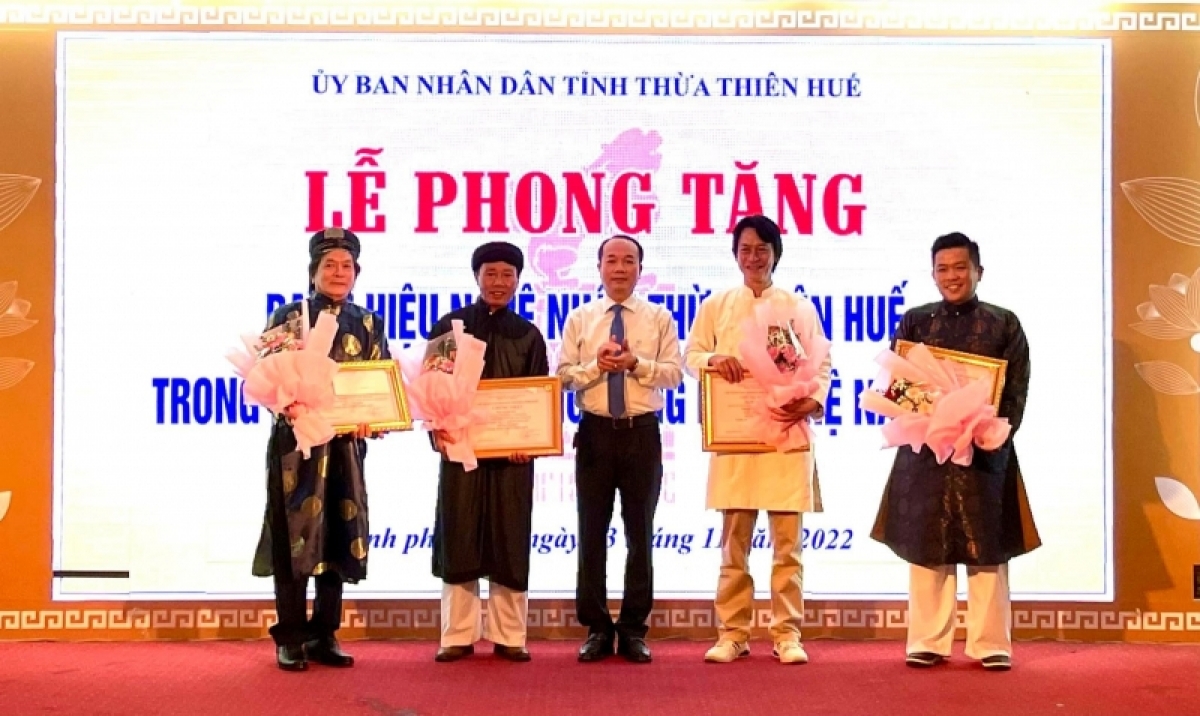 Phong tặng danh hiệu “Nghệ nhân Thừa Thiên Huế”
