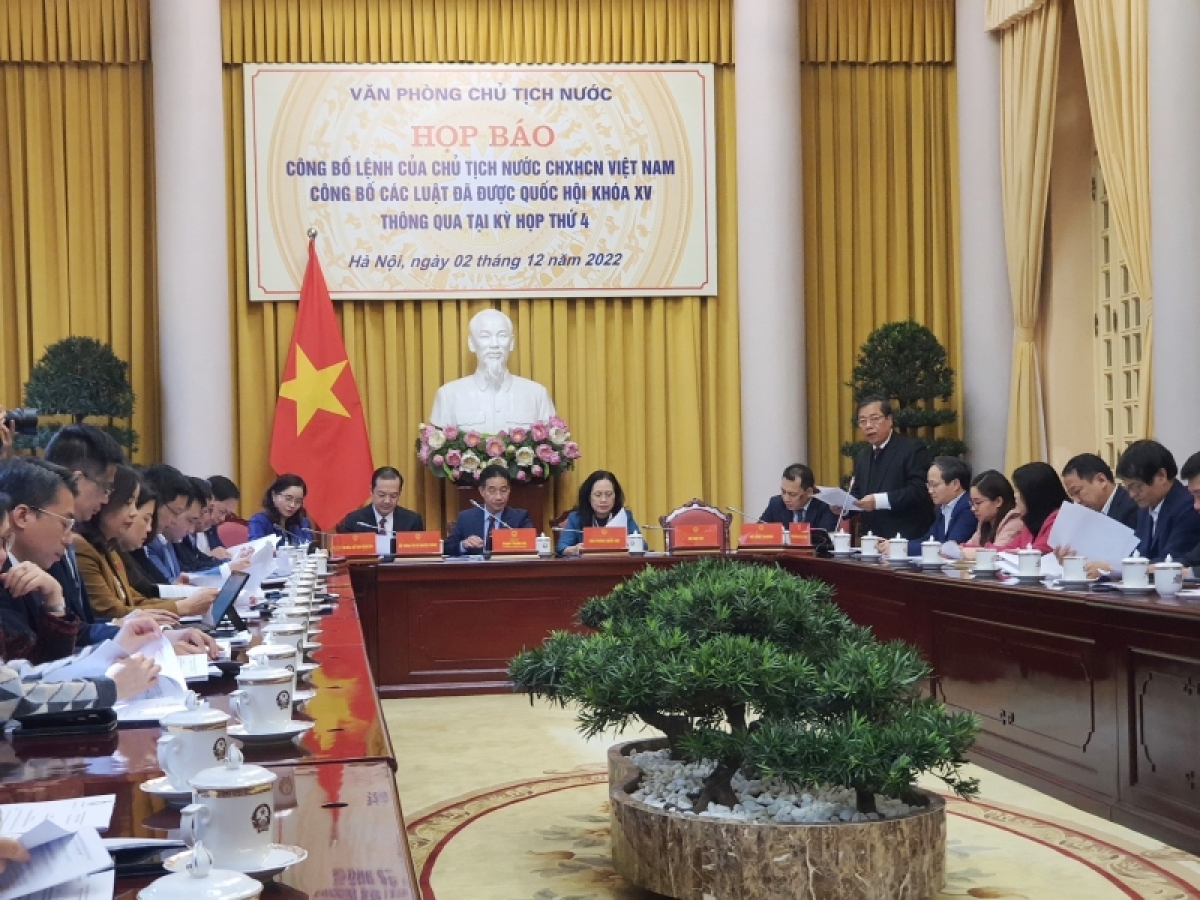 Jơnum hăng ƀing čih tơlơi pơhing phrâo pôr pơthâo tơlơi pơtrun mơ̆ng Khua mir sir