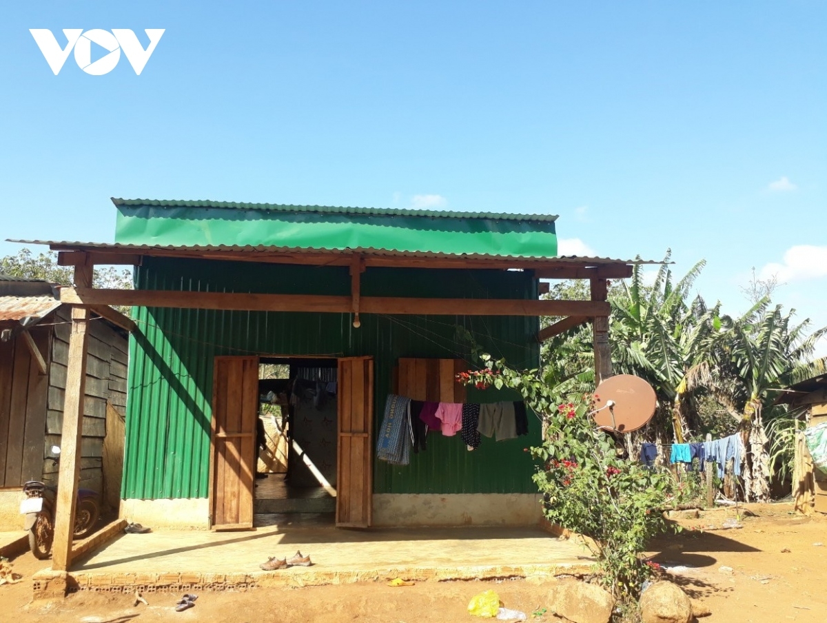 
Mơnuih ping gah ƀơi Dak Song djru dong pran pơtrut pioh mơnuih ƀun rin hrưn đĭ