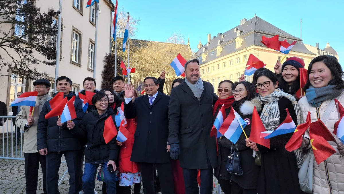 
Pôa Phạm Minh Chính, Ngế pro xiâm hnê ngăn tơnêi têa ƀă Ngế pro xiâm hnê ngăn kong têa Luxembourg