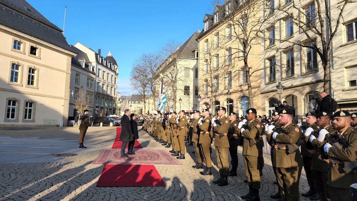 
Pôa Phạm Minh Chính, Ngế pro xiâm hnê ngăn tơnêi têa ƀă Ngế pro xiâm hnê ngăn kong têa Luxembourg