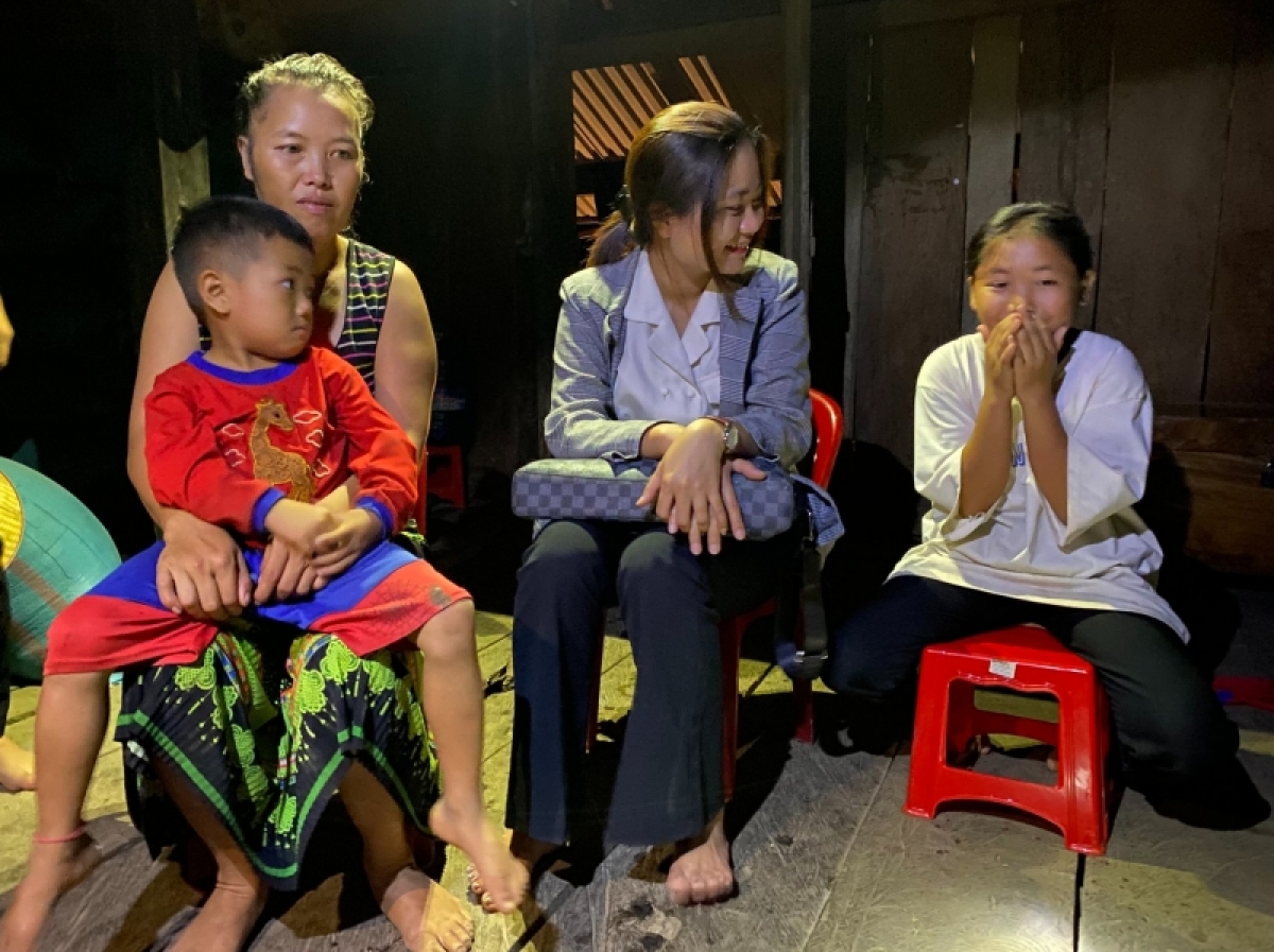 
Măng 'năr bơngai pơtho năm truh rim hnam chă hơvơn đe oh năm hŏk tơ̆ trưng