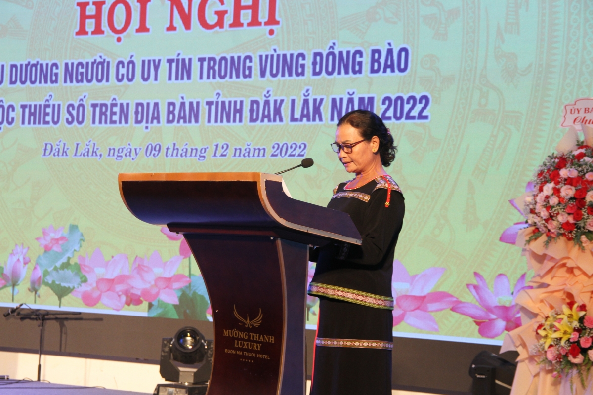 Mò H’Bliăk Niê geh jơnau đơs tàm Pơrjum jờng rơ cau geh bơngă pin dờn càr Dăk Lăk nam 2022