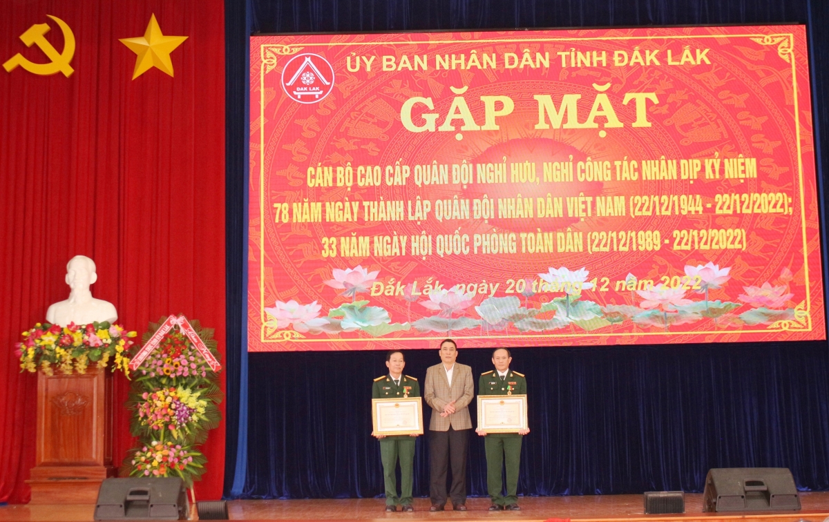 Jào Huân chương Sền gàr Dà lơgar bơh Củ tịc lơgar ai ală cau dùl nă să in