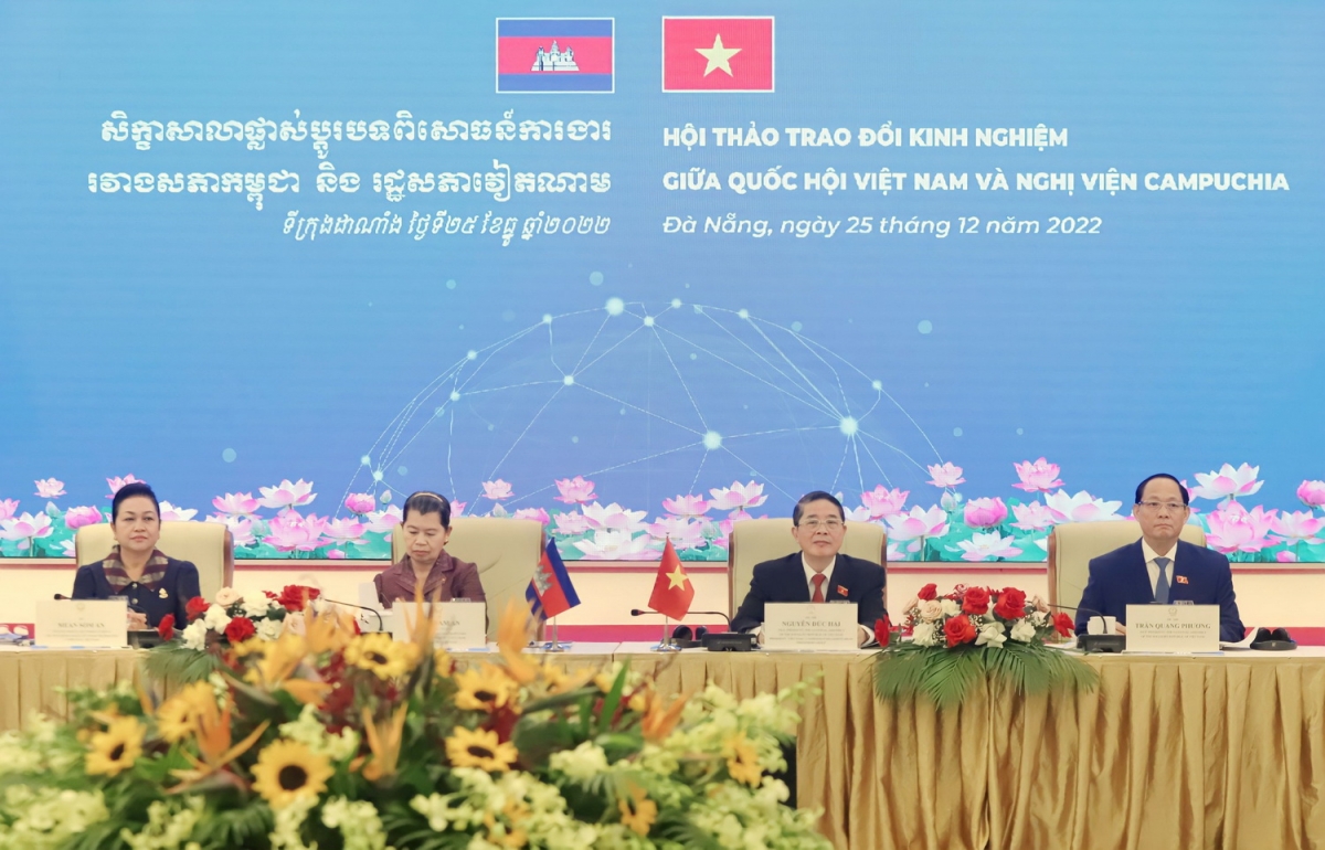 
Git gai Bruă bơkơtuai nao tơlơi găn rơgao bruă kơplah wah Khua pơ ala mơnuih ƀôn sang dua bôh dêh čar Việt Nam hăng Kur