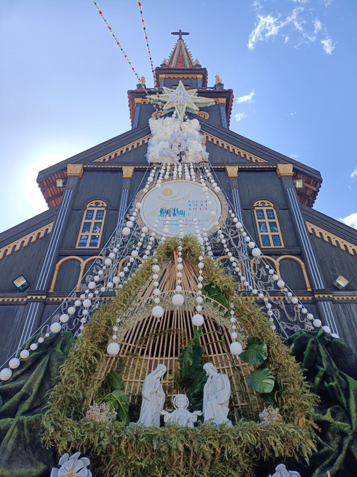 Pơhrôp hiam sang  ơi adai Khop Kon Tum mơak Noel  