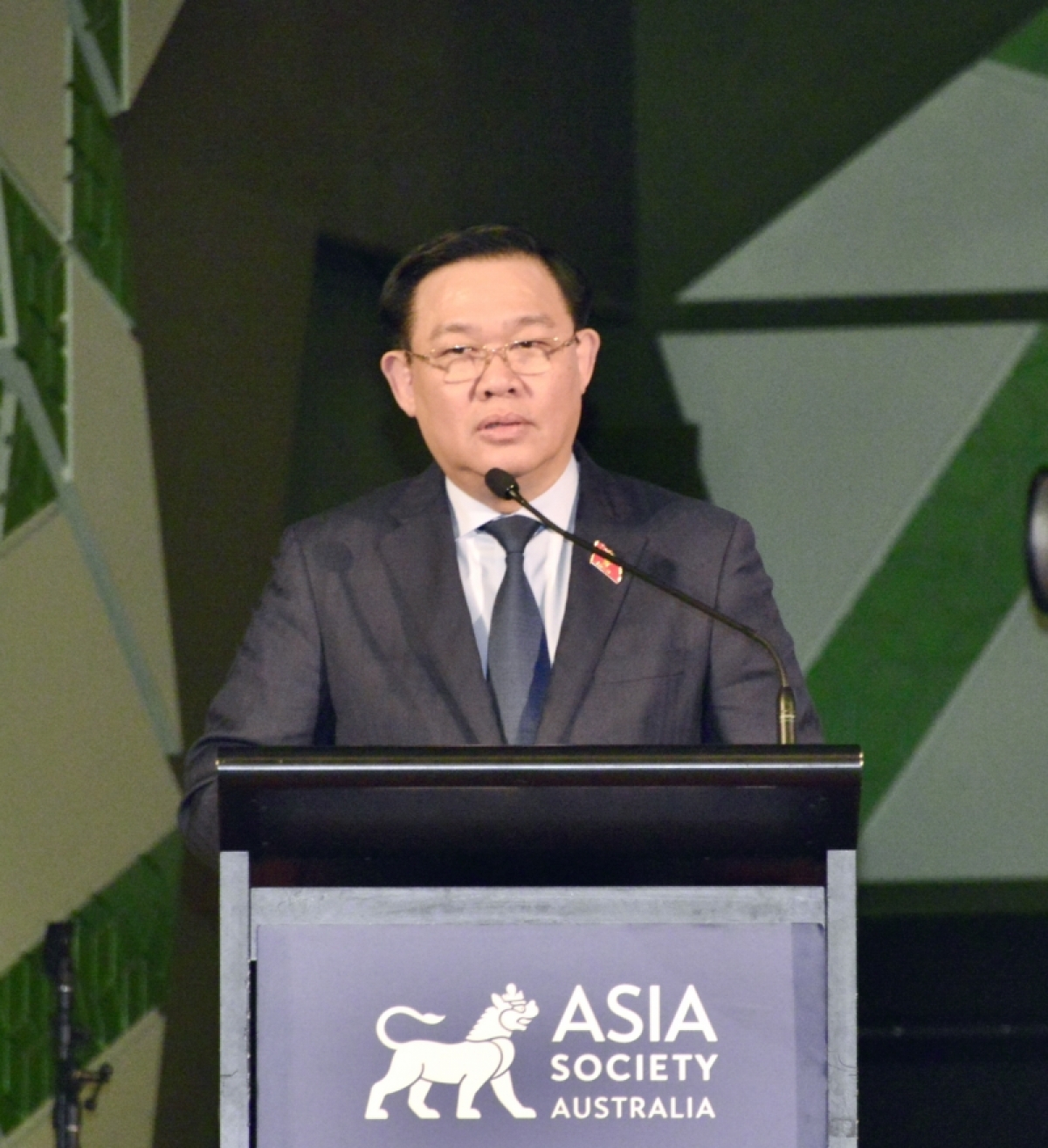 
Khua git gai wai lăng pơ ala mơnuih ƀôn sang pơhiăp amăng mông bơkơtuai bơwih ƀong