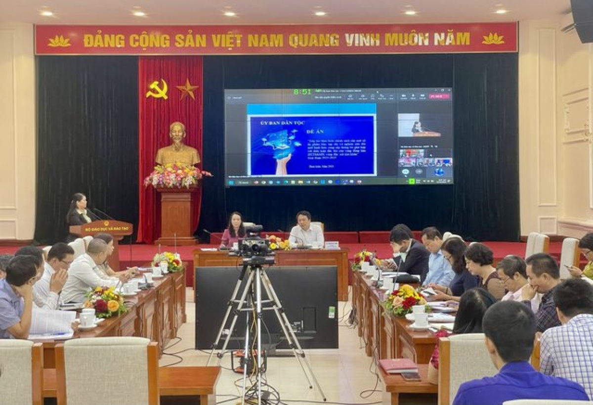 

Hneăngh ôp veăng hnê tối ‘na hlá mơ-éa chêh tơdroăng Tơkêa bro “Pơtối pêi pro tiô luât pơkâ ăm mâu hlá tơbeăng chêh in ƀă tí tăng ‘nâi plĕng hơ’lêh nếo tơdroăng ki tối ăm ‘nâi mâu tơdroăng ăm tơtro ƀă tơdroăng rêh ối dêi kơpong hdroâng kuăn ngo, kơpong kơtiê xơpá” pơla hơnăm 2023-2025-
Um: VGP/Hoàng Giang