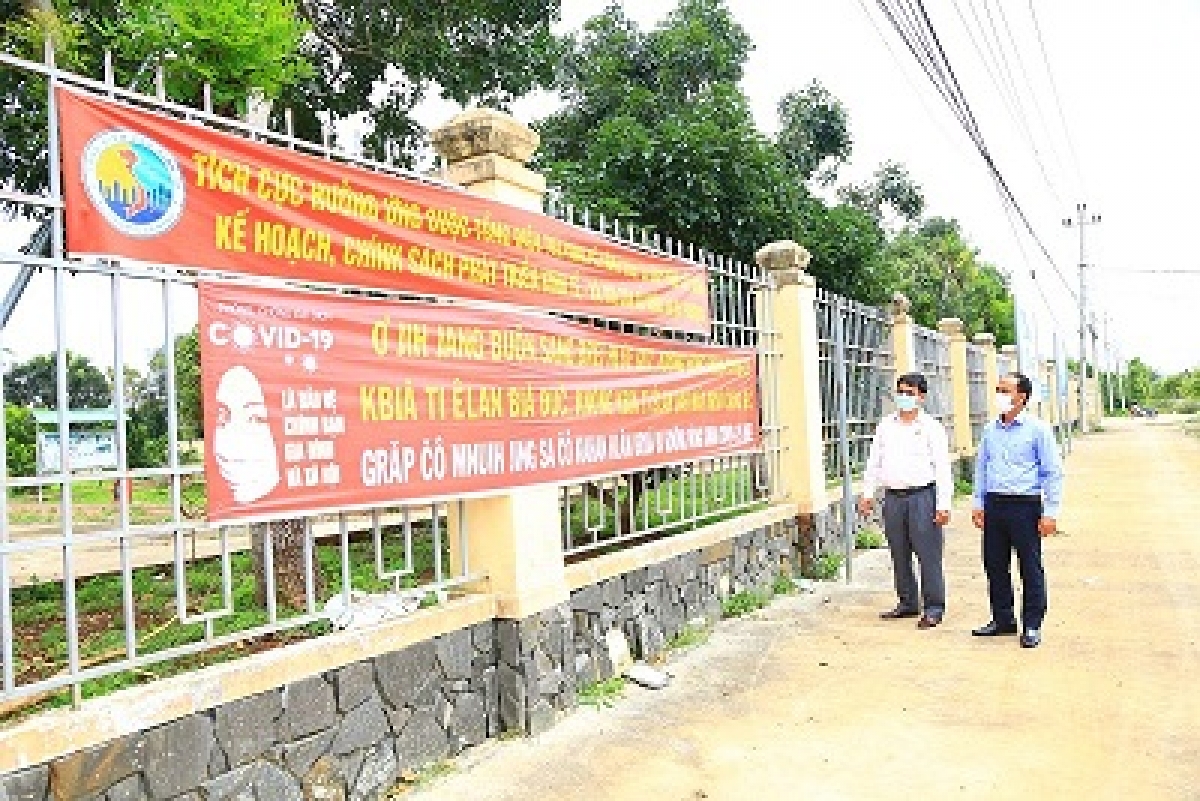 
Apŭng Cư Kuin, Dak Lak tơroi tơbăt tang găn jĭ COVID-19 ăn kon pơlei kon kông hăm 2 nơ̆r kon kông, nơ̆r yuăn