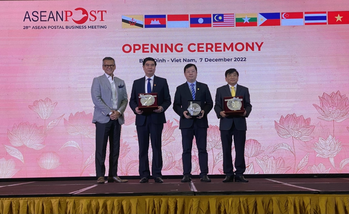 
Ơi Ariff Azahar, Khua khul dăng kông hơdôm boh dêh čar kual ASEAN ƀơk gơnam brơi Kông ti dăng kông Việt Nam hăng khua mua Jơnum min mơnuih ƀon sang tơring čar Bình Định