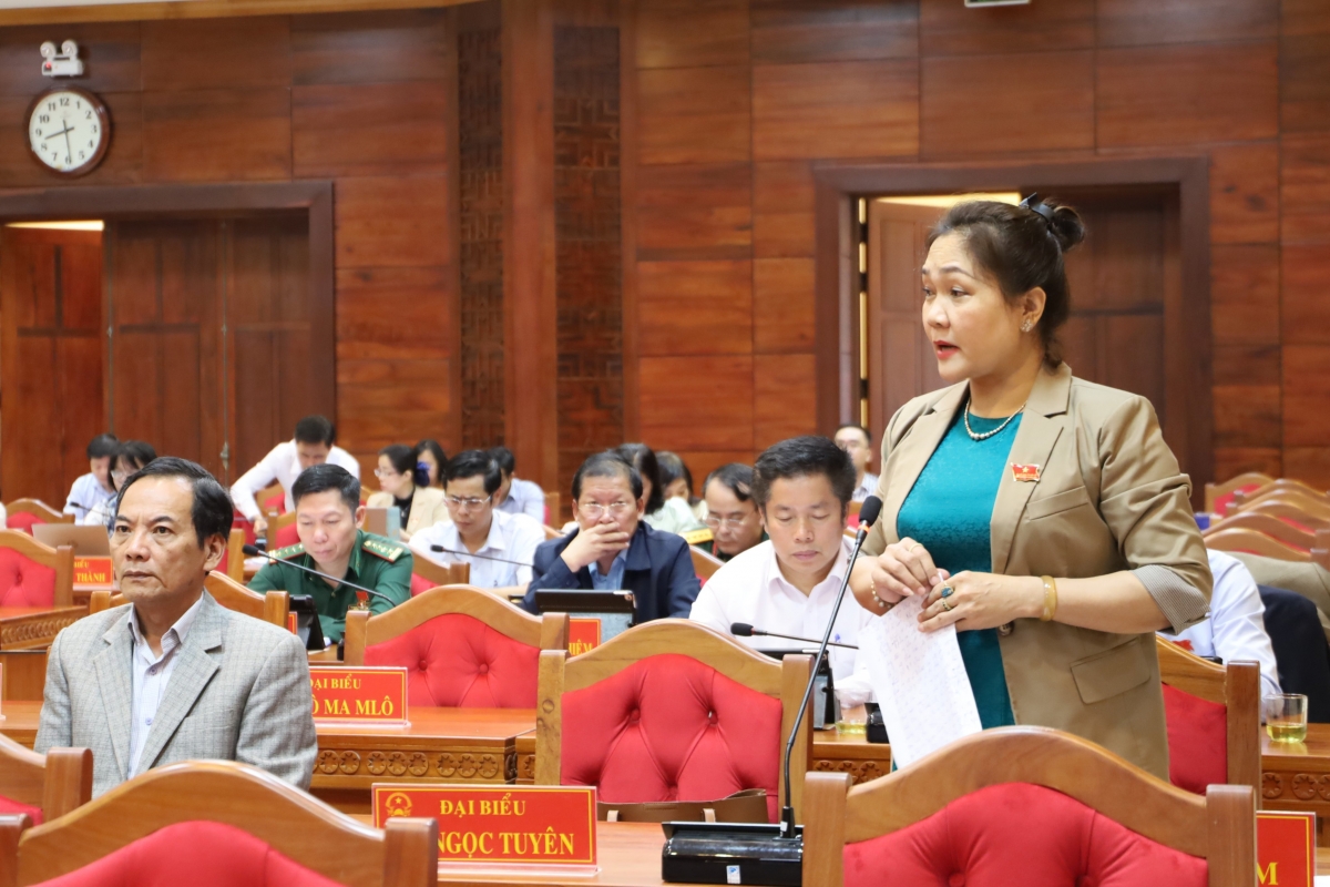 
Khua pơ ala Tô Thị Lâm lăi đĭ tơlơi gum pơhiăp amăng mông bơkơtuai Khul pơ ala mơnuih ƀôn sang tơring čar Daklak