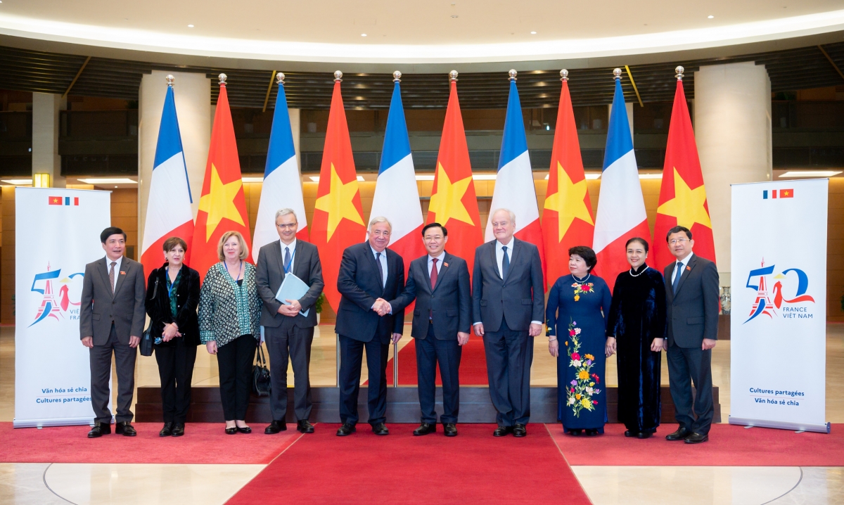 
Củ tịc Quôk hội Việt Nam ồng Vương Đình Huệ mờ Củ tịc Thượng viện lơgar Tây ồng Gérard Larcher tàm dơ̆ sơnđờm lơh