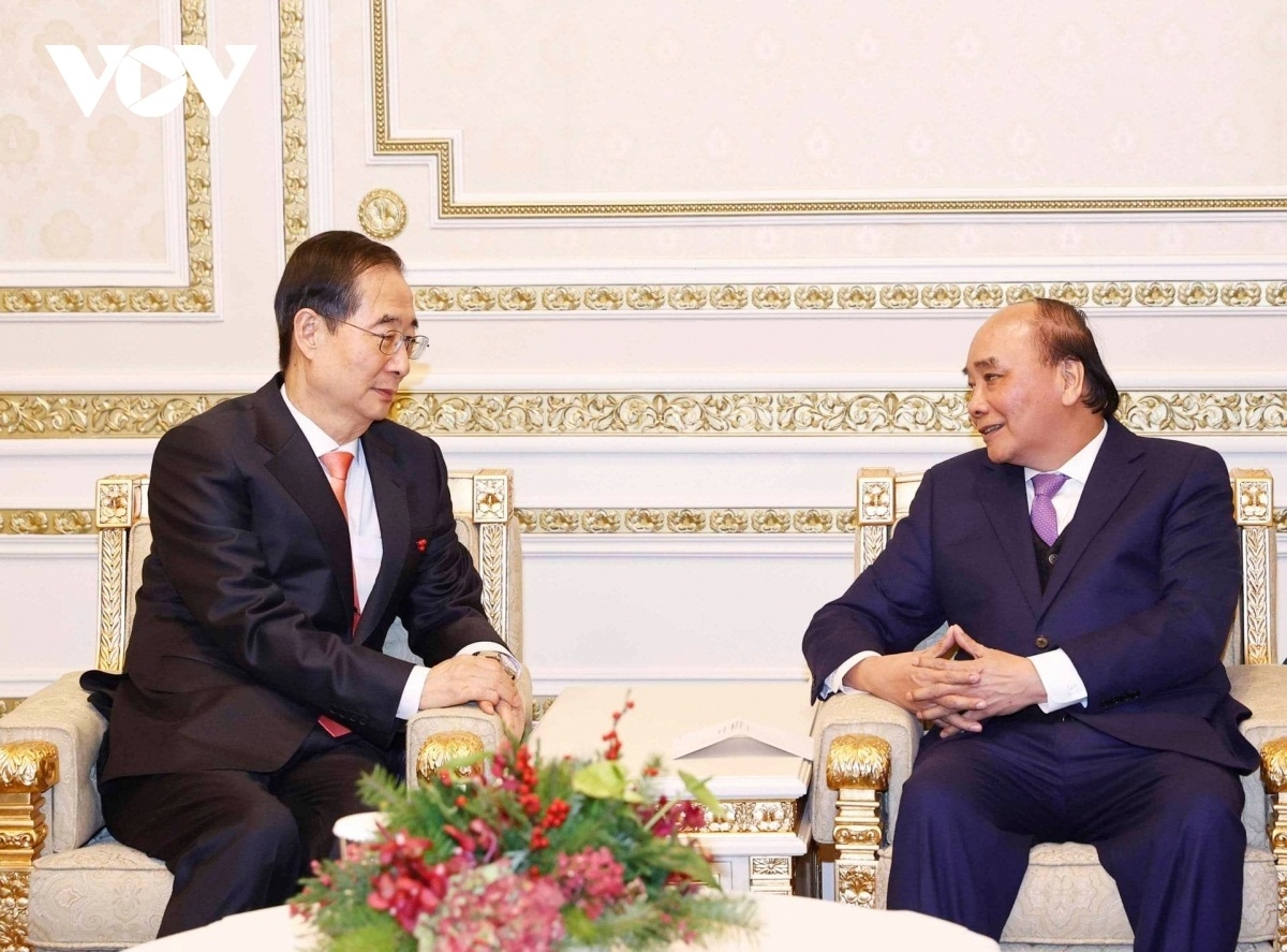 
Thủ tướng Han Duck Soo chơt hơ iă sơng hơvơn Kơdră chep pơgơ̆r Teh đak Nguyễn Xuân Phúc