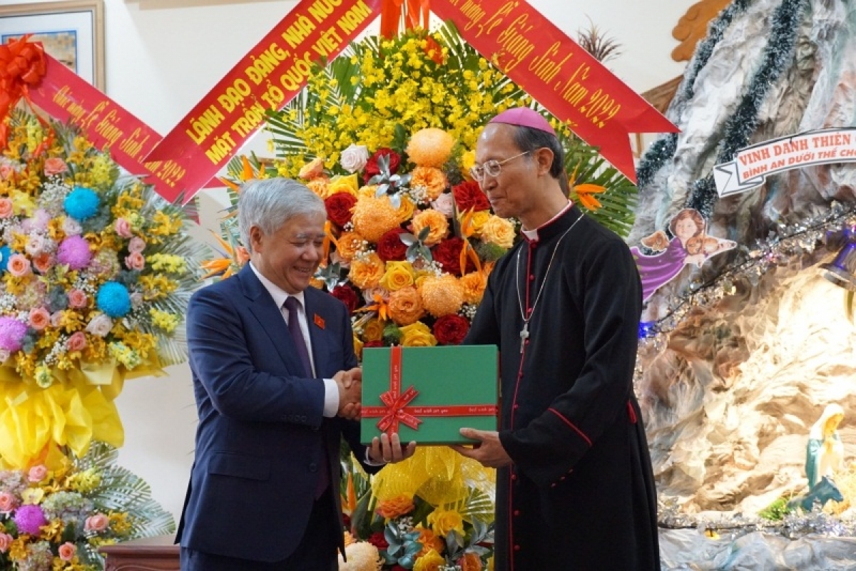 
Kơdră Anih jang Trung ương Măt trâ̆n tôh kuôk VN Đỗ Văn Chiến thơ thâu chơt hơ iă Pơyan Nô-el hăm Ƀok xoi tih tơring khop Xuân Lộc Đỗ Văn Ngân