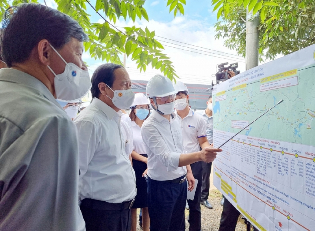 
Pôa Lê Văn Thành, Kăn phŏ hnê ngăn Chin phuh dế seá ngăn mơnhên tơdroăng tơkêa bro troăng kân xŏn Tân Phú-Bảo Lộc