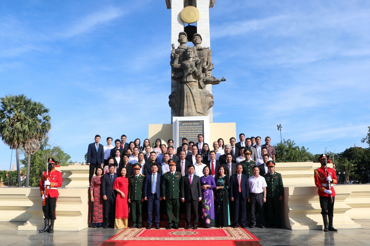 
Khu kăn teăng mâ troh ‘măn hơvĭng reăng, chôu nhang a tíu meăn um Tơrŭm tơroâ Việt Nam – Kul, pơlê kong xiâm Phnom Penh