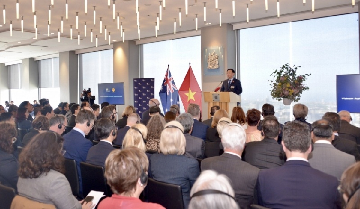 
Kơdră Kuôk hô̆i Vương Đình Huệ pơma ăh hop akŏm.