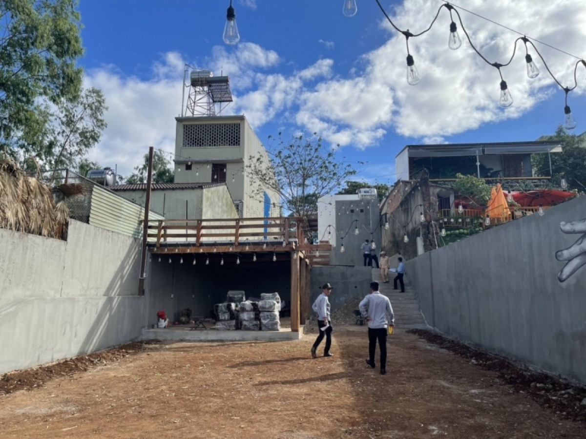 
Hơnĭh ming man glăi tơ̆ trong Tô Vĩnh Diện, Phương Hoa Lư.