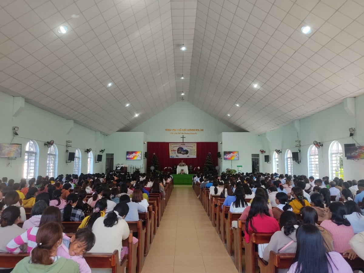 Mơnuih ƀôn sang đăo dŏ jơnum amăng sang ơi adai prong Phúc Lâm-Đức Trọng-Lâm Đồng