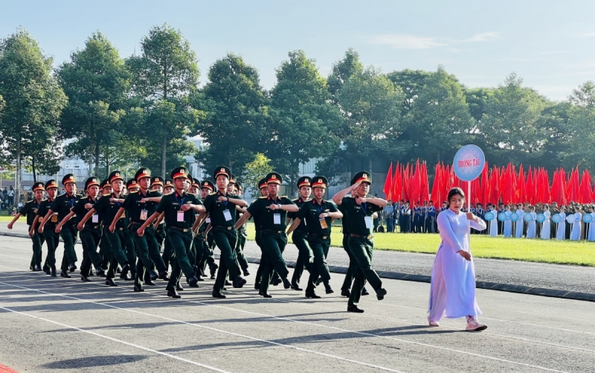 Pơplông hơmâo 54 grup amăng 63 boh tơring čar, ƀôn prong ngă hrom hăng 633 čô mơnuih pơplông