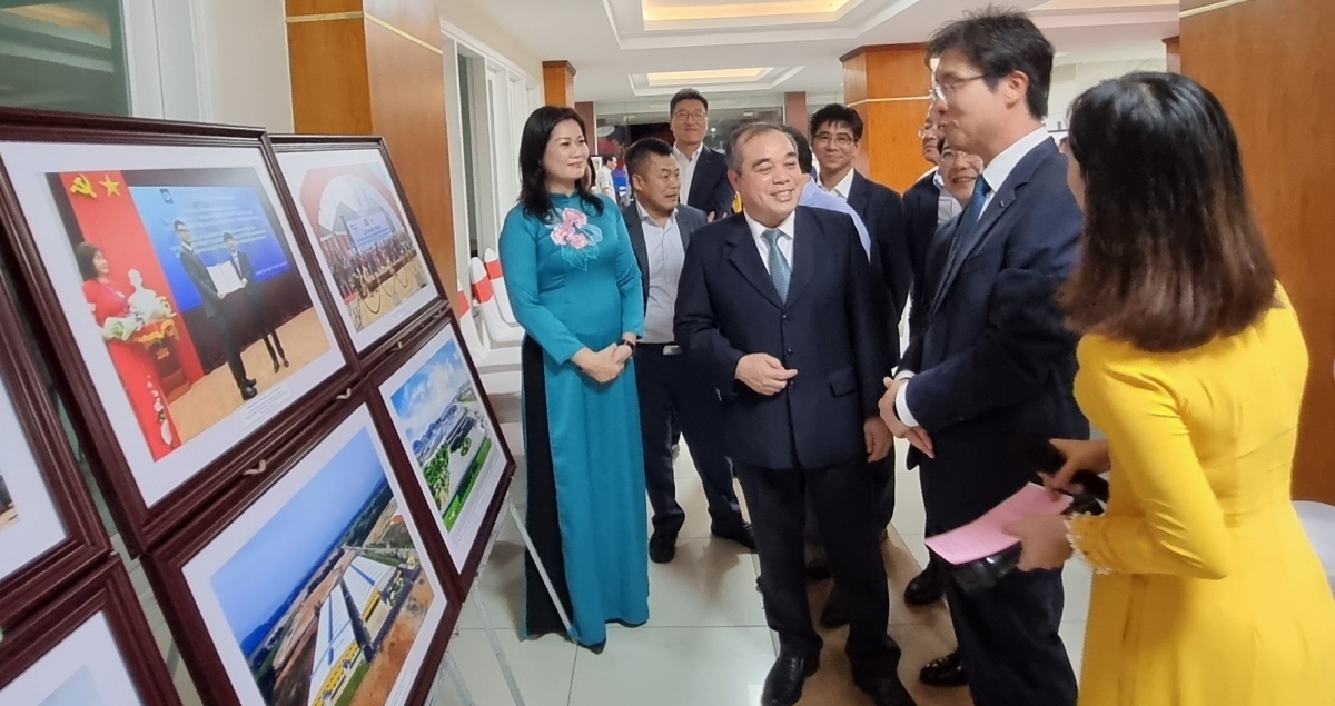 Triển lãm ảnh "Hợp tác và phát triển tỉnh Quảng Ngãi - Hàn Quốc" ngày 29/11/2022.