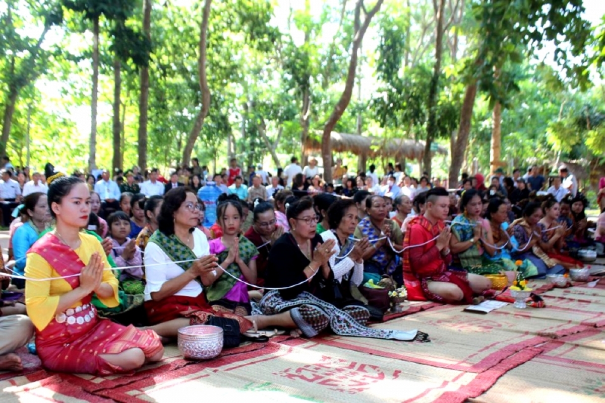 Nŭih Việt tơm Lào dôl rêh tâm nkuăl Buôn Đôn