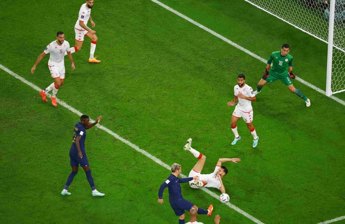 Đá t’moọt ooy gôn âng Griezmann (Pháp) năc crêê việt vị