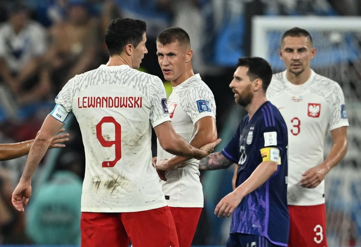 Robert Lewandowski (Ba Lan) và Lionel Messi (Argentina) đh’rưah moọt ooy đhiêr 16 k’bhuh
