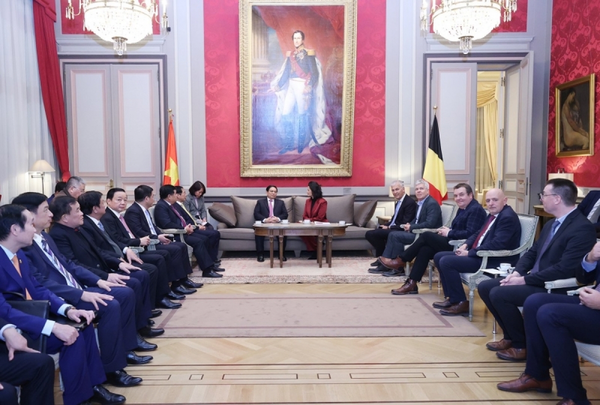 
Khua dêh čar ta ơi Phạm Minh Chính bơkơtuai hăng Khua git gai wai lăng pơ ala mơnuih ƀôn sang gơnong dlông dêh čar Bơl-gum