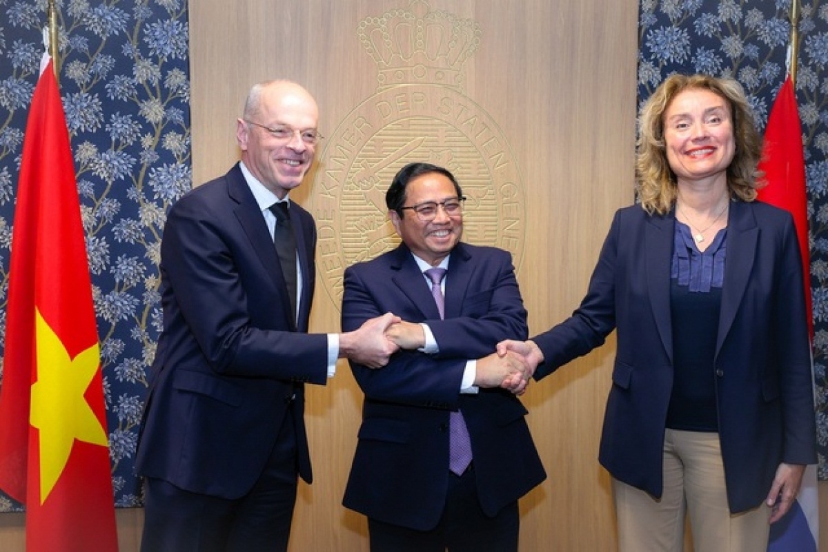 
Thủ tướng Phạm Minh Chính pơma dơnuh hăm Kơdră chĕp pơgơ̆r Thượng viện păng Kơdră chĕp pơgơ̆r Hạ viện Hà Lan