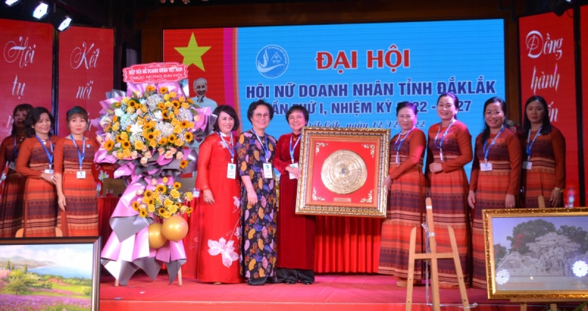 Mpồl cau ùr lơh sa kă bro dà lơgar Việt Nam chờ gờm pơrjum dờng