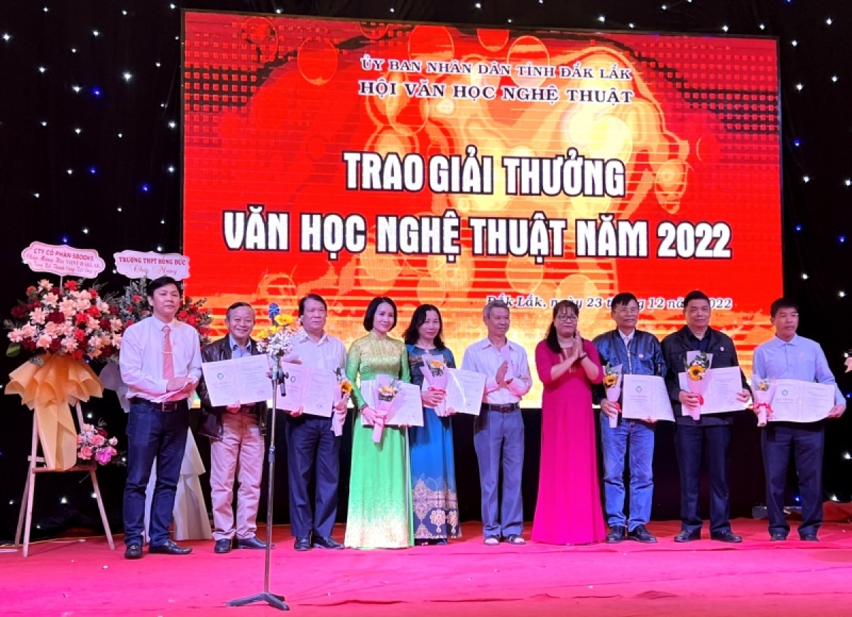 Jàu khà jờng Văn học Nghệ thuật nam 2022 ai 28 jơnau cih jak ngan in