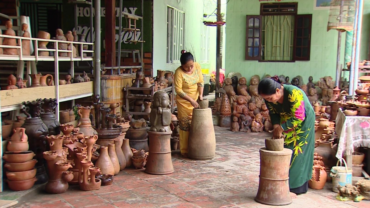 Palei ngak lan am di urang Cam daok di Palei Hamu Craok