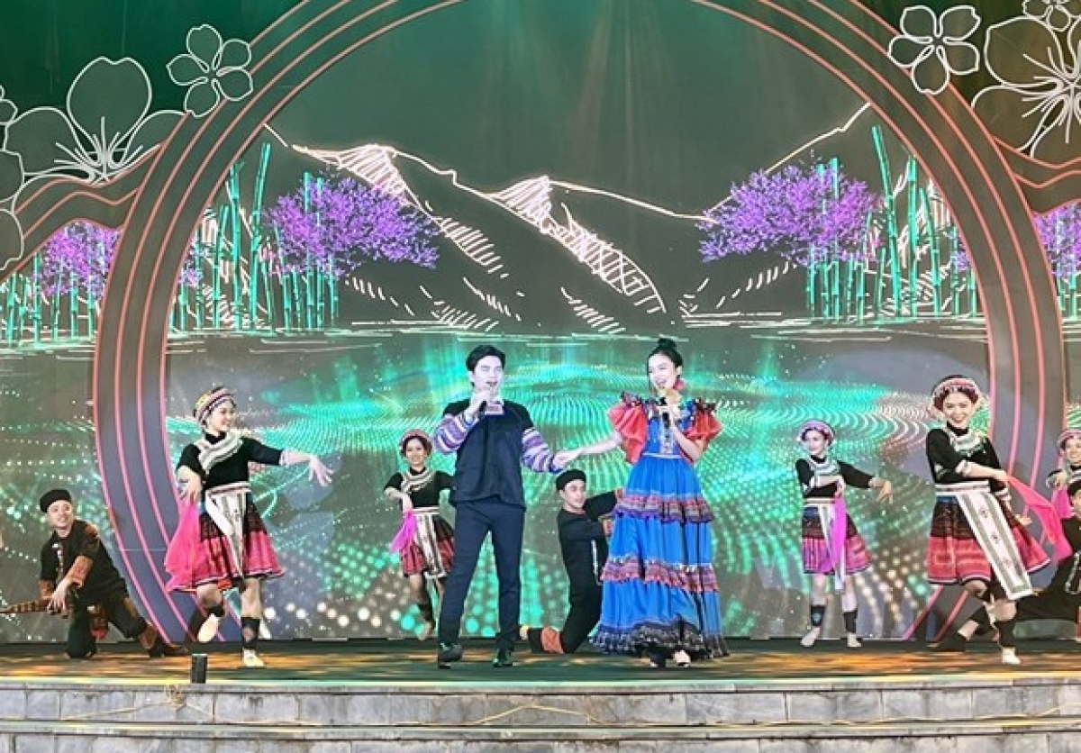 Tiết mục văn nghệ tại lễ khai mạc. Ảnh: Tuấn Anh - TTXVN