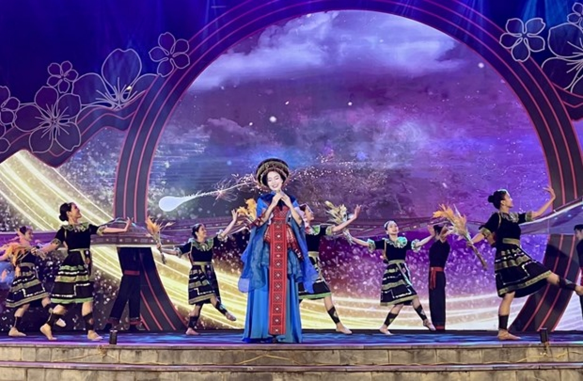 Tiết mục văn nghệ tại lễ khai mạc. Ảnh: Tuấn Anh - TTXVN