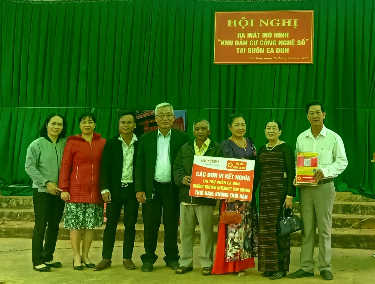 
Rim anih jang pơm ‘nhŏng oh axong Internet kap kuang ăn kon pơlei pơlei  Ea Đun.