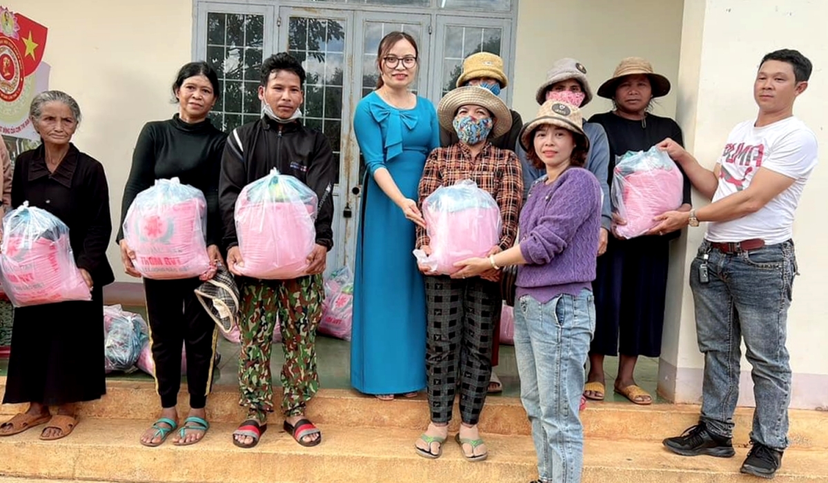 
Đơ̆ng jên mong yua kơ bơngai dơnuh hin hlôi asong dôm jĭt rơbâu tơpu tơmam ăn bơngai dơnuh hin