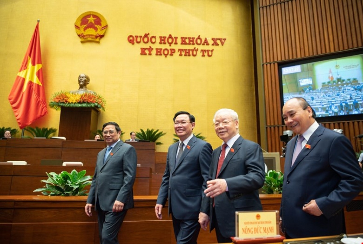 
Khua git gai Ping gah dêh čar ta ơi Nguyễn Phú Trọng, Khua mir sir Nguyễn Xuân Phúc, Khua dêh čar Phạm Minh Chính hăng Khua git gai wai lăng pơ ala mơnuih ƀôn sang dêh čar ơi Vương Đình Huệ nao pơhmư̆ tal jơnum rơnuč thun 2022