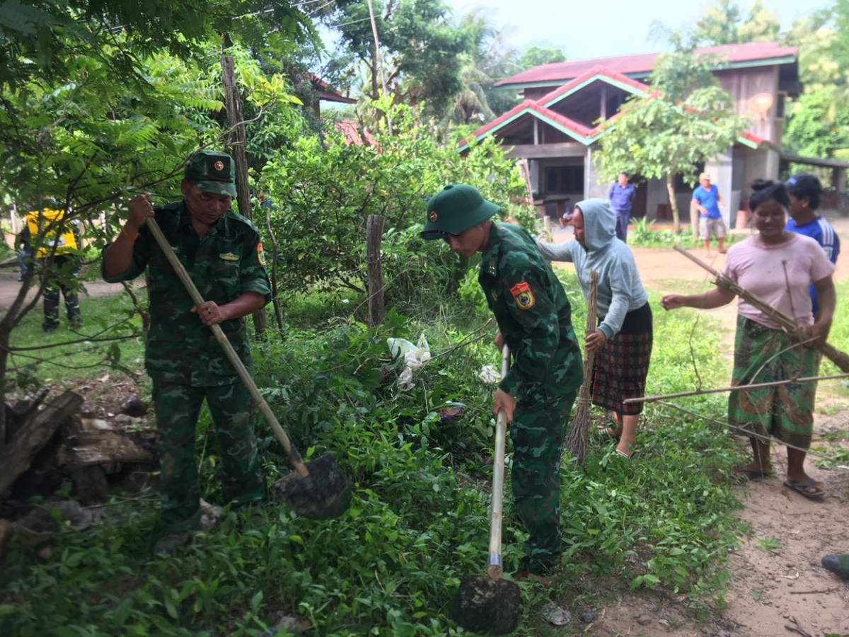 
Ling tơhan wai pơgang guai hrŏm hăng mơnuih ƀon sang rơmet pơagaih plơi pla čơkă thun phrâo
