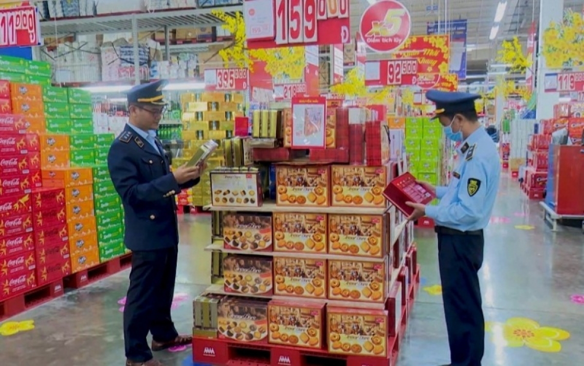 
Anih tơm vei lăng tơring tĕch răt năm hơlen tơ̆ siu thĭ Coop Mart Buôn Ma Thuột.