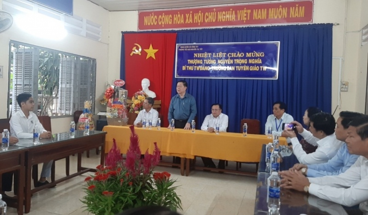 
Ƀok Nguyễn Trọng Nghĩa năm apong Hnam trưng jăl kơđeh Nguyễn Thị Tốt