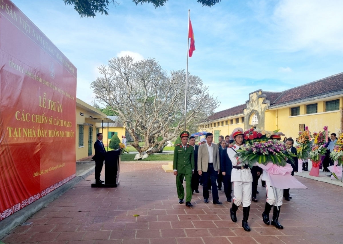 
Kăn pơkuâ kong pơlê Dak Lak ƀă mâu khu tơrŭm, khu pơkuâ cheăng chôu nhăng, pleăng reăng a Hngêi phâk Ƀuôn Ma Thuột