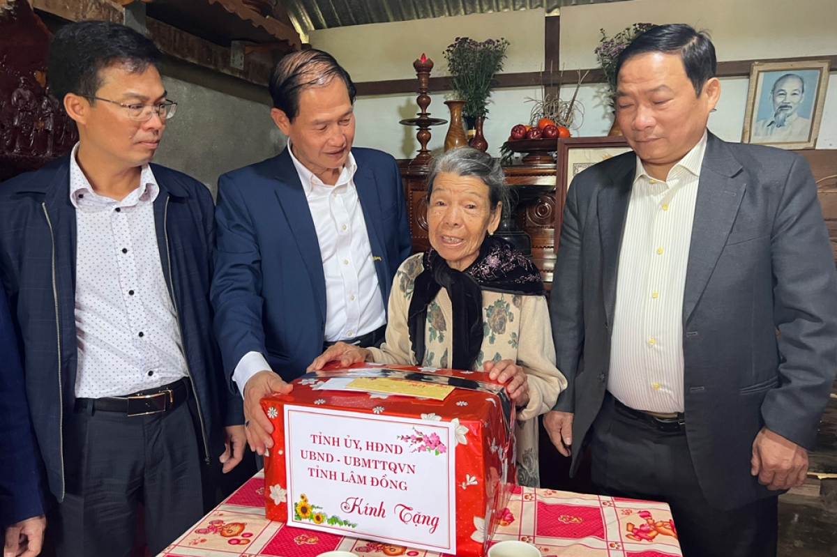 
Hbru tơmeăm ăm rơpŏng ki ai troăng hơlâ tŏng kum a cheăm Gung Reh, Di Linh, Lâm Đồng