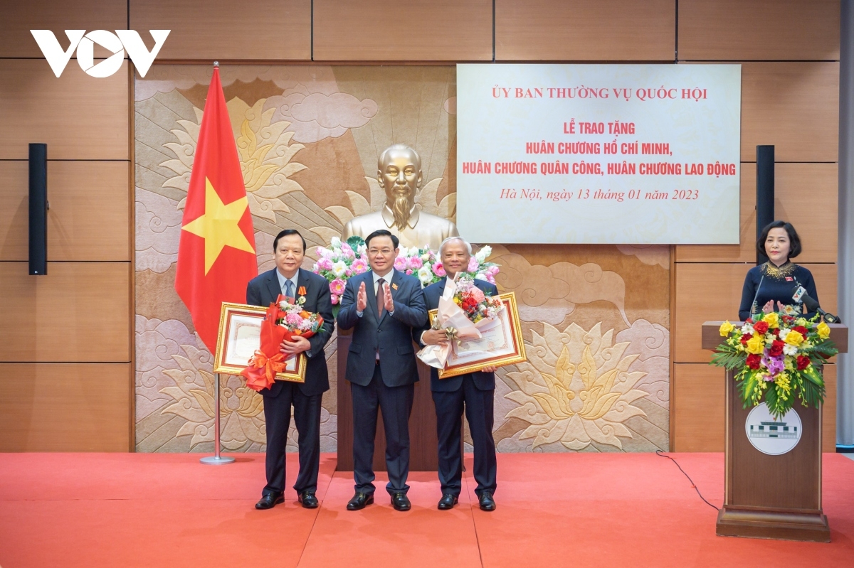 Phó Củ tịc Quốk hội lài do ồng Huỳnh Ngọc Sơn mờ Phó Củ tịc Quốk hội lài do ồng Uông Chu Lưu geh jào pà khà pơn jờng Huân cương Hồ Chí Minh